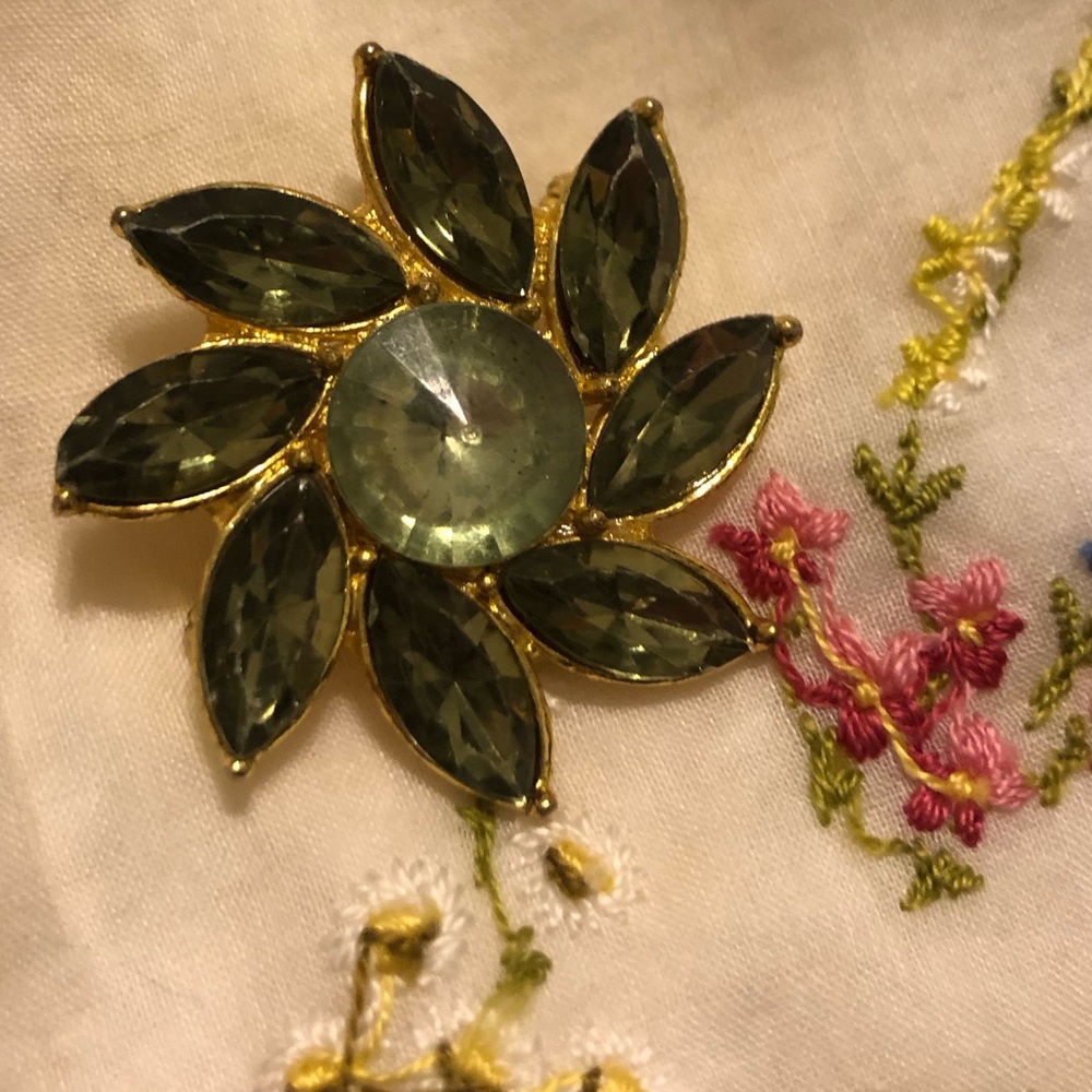 Green vintage brooch pin